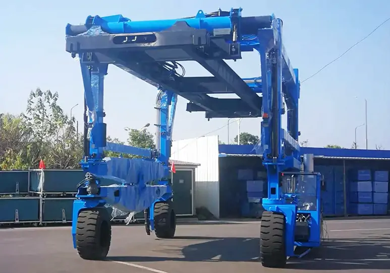 Container Straddle Carrier02